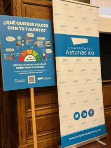 imagen con el roll up y el cartel de entrada a la Jornada de presentación de resultados