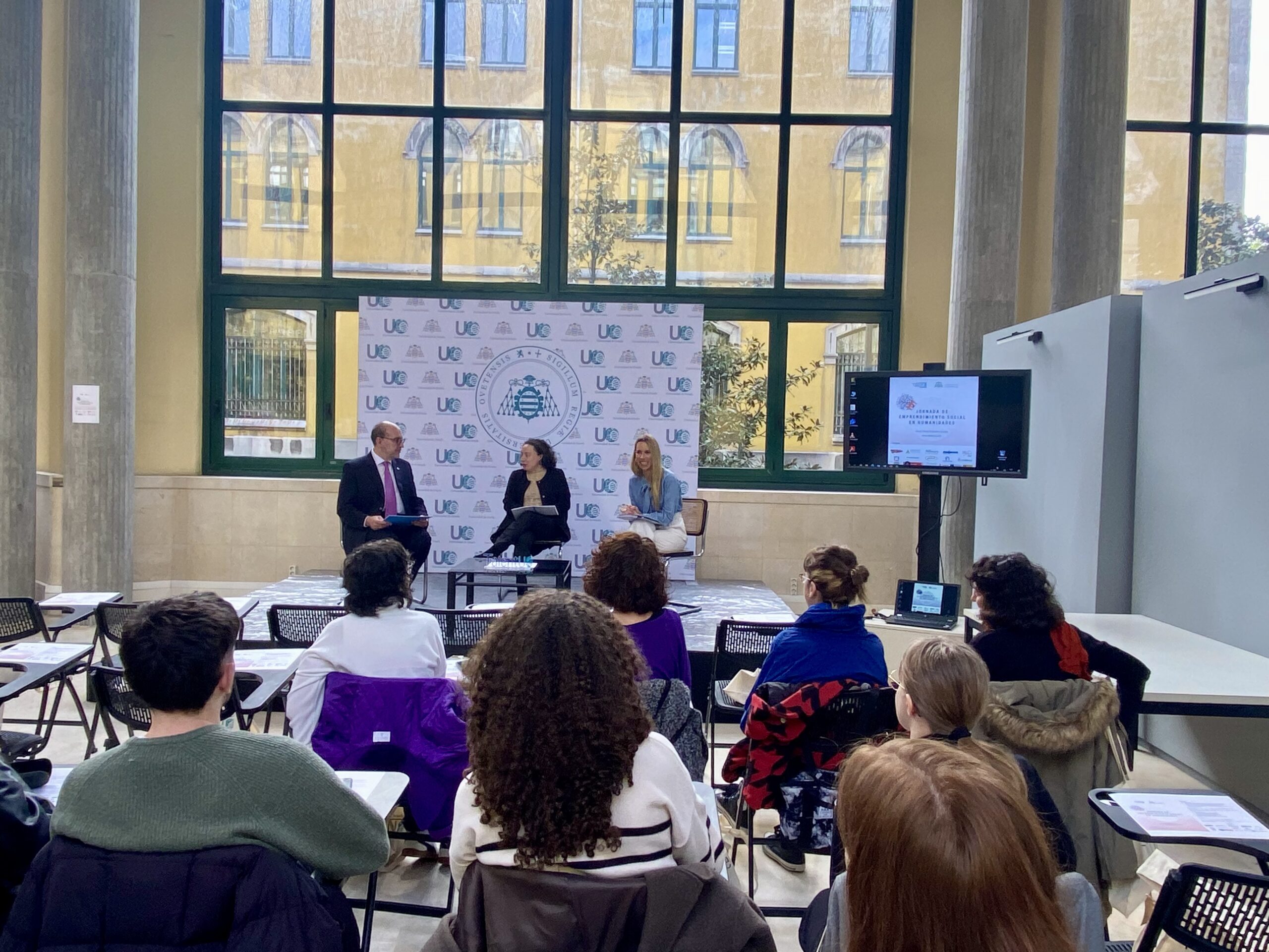 La Jornada de Emprendimiento Social fue inaugurada por el Decano de la Facultad de Filosofía y Letras y la Vicerrectora de Relaciones con la Empresa